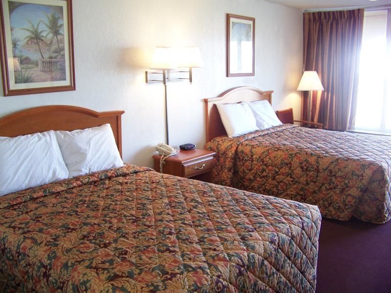Travelers And Hotel 2*