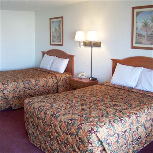 Travelers And Hotel 2*